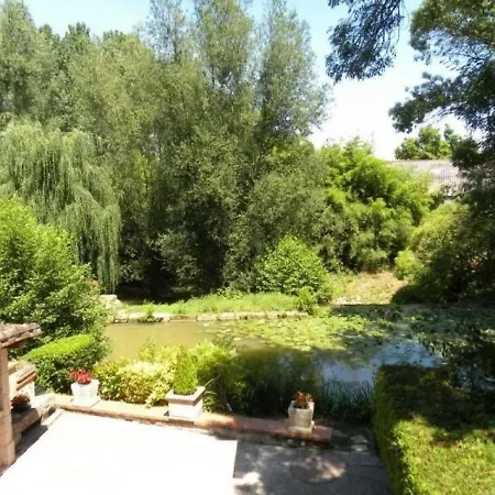 House Au Bord De La Riviere * Fources